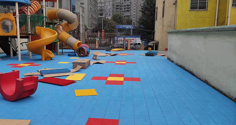 悬浮拼装地板-幼儿园场地(图1)